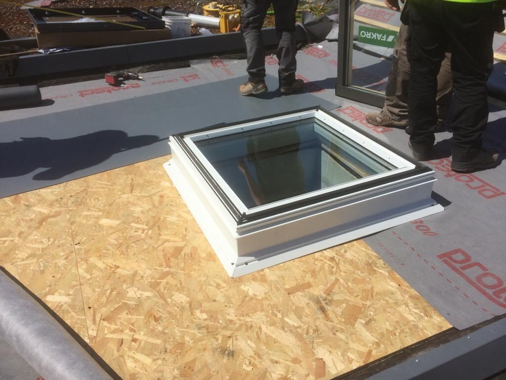 Flat rooflight being fitted on a new roof deck